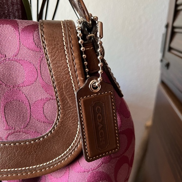 Coach purse - Picture 4 of 5